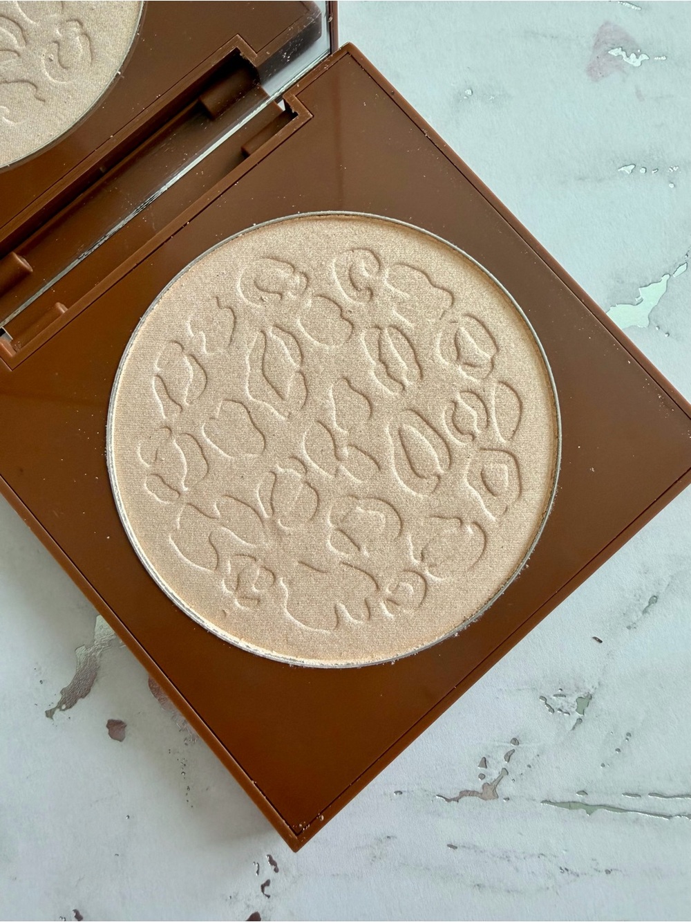 KYLIE Cosmetics Limited Edition Highlighter in Hear me Roar